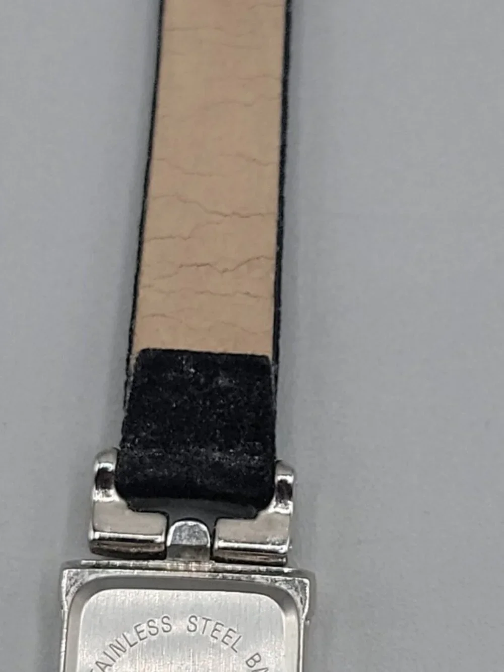 Vintage Avon Crystal Rhinestone Ladies Quartz Watch 7.5